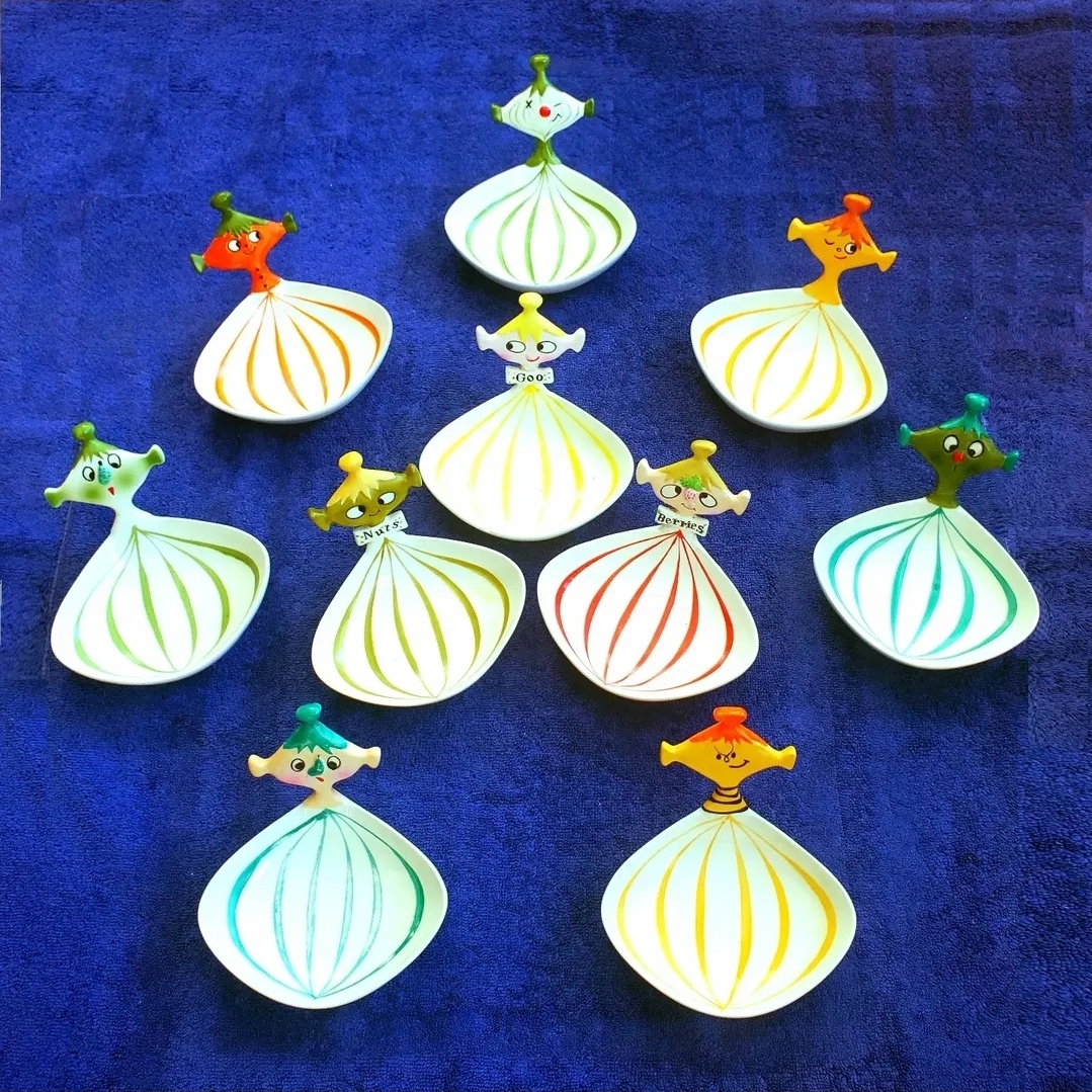 All ten 1959 Snack Pixies and Sundae Servers