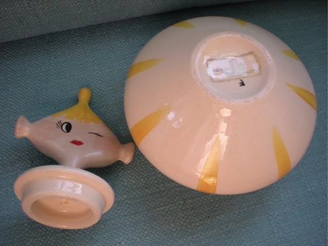 3b. British honey jar - lid construction (Sandy Shores pic)