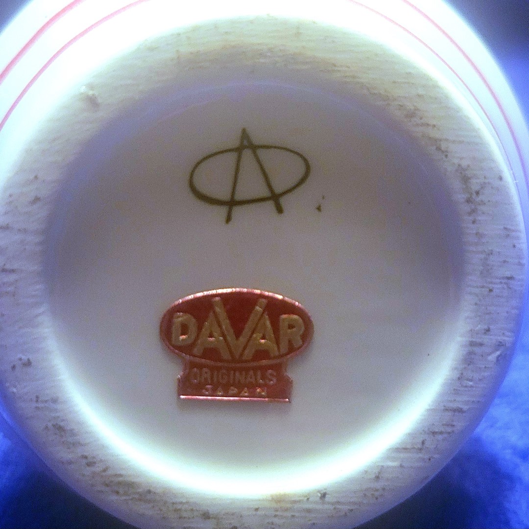 Davar foil sticker and secondary mark