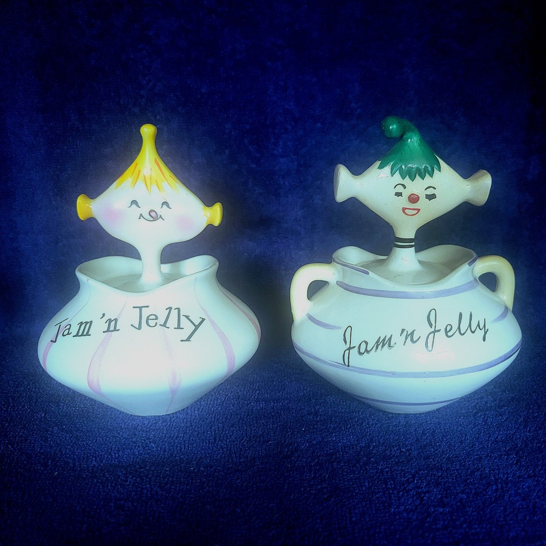 Side-by-side comparison of Holt Howard and Davar Jam n Jelly jars