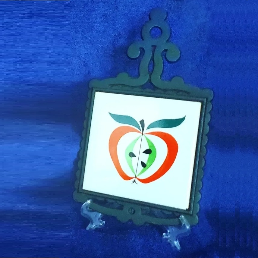 Trivet / hot plate tile in metal frame.