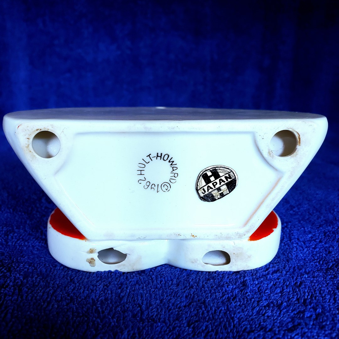 Underside of the Bucks County napkin holder