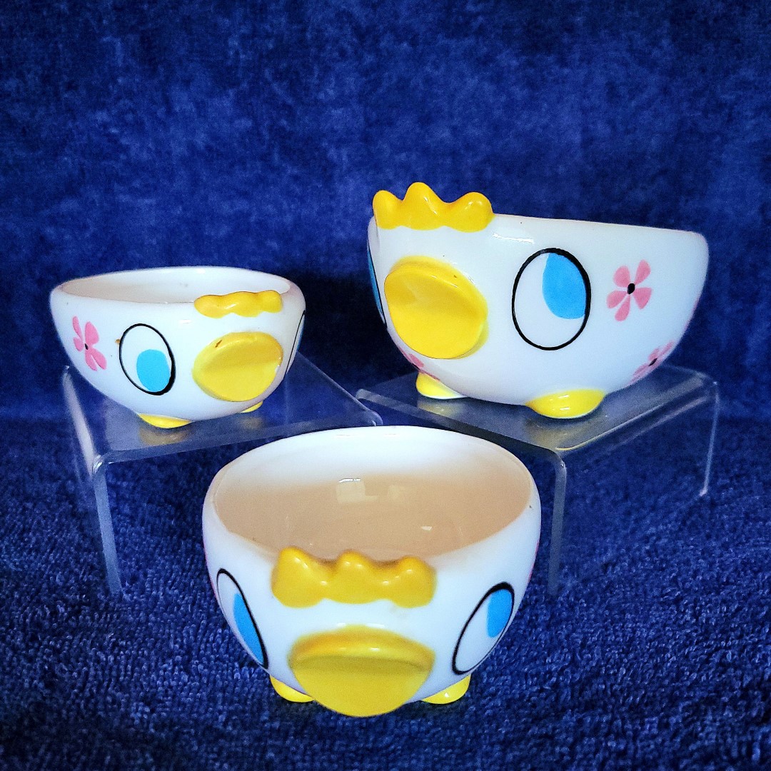 Three Peepin' Tom and Tweetie nesting trays displayed on risers