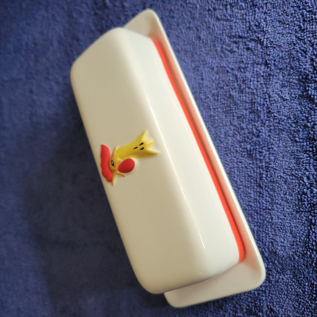 Coq Rouge butter dish with sculpted rooster-head decoration on the lid.