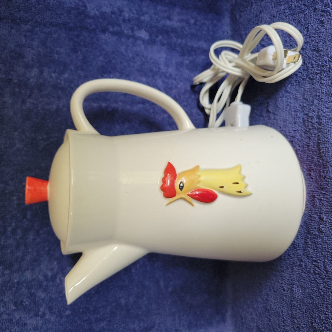Holt Howard Coq Rouge electric hot pot with cord.