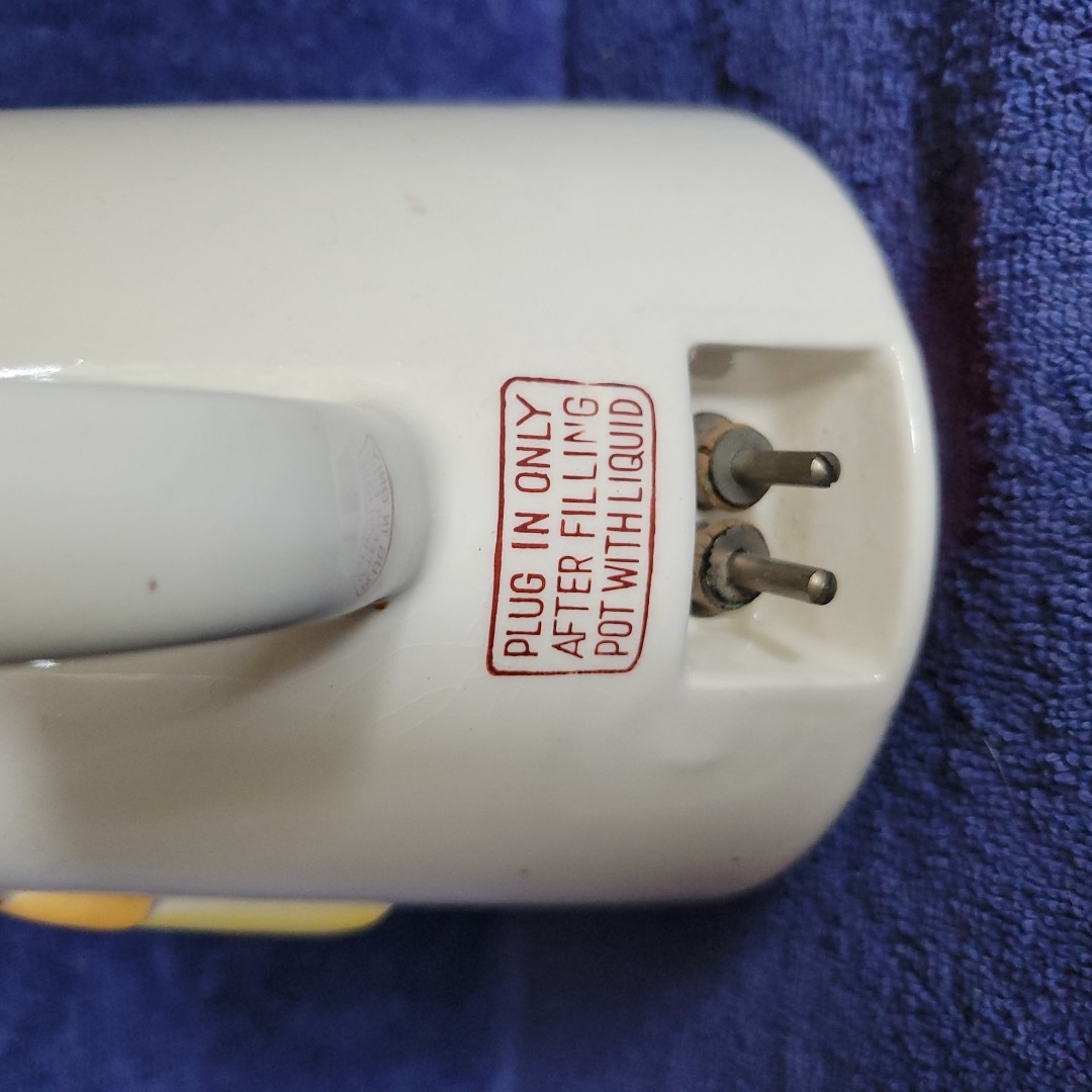 Electrical connection and safety instruction on Coq Rouge hot pot.