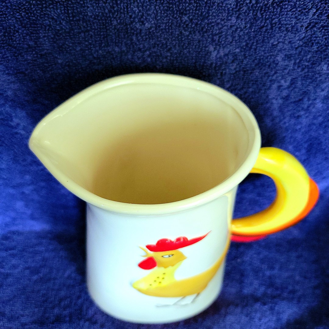 Side view of medium Coq Rouge pitcher.