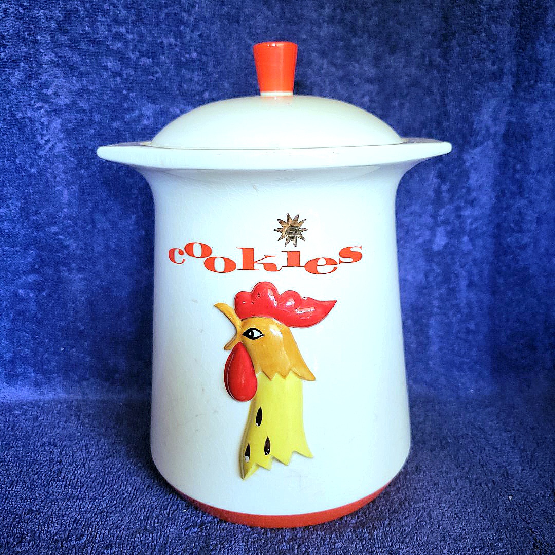 Holt Howard Coq Rouge cookie jar with lid in place.