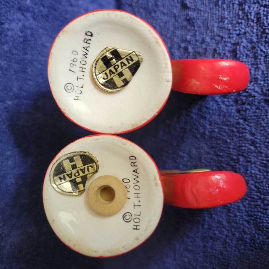 Bottom view of the larger Coq Rouge rooster salt and pepper shaker set showing the 1960 backstamp and HH JAPAN labels.