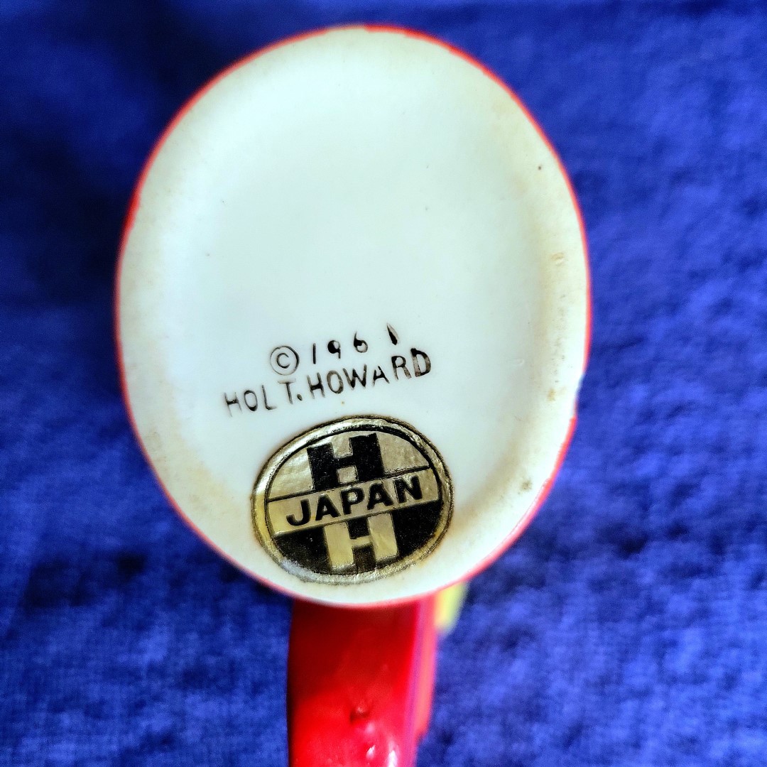Base of Holt Howard Coq Rouge bud vase showing 1961 backstamp and HH Japan label.