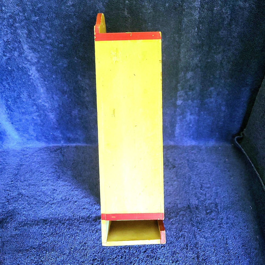 Side view of Holt Howard Coq Rouge cigarette package holder.