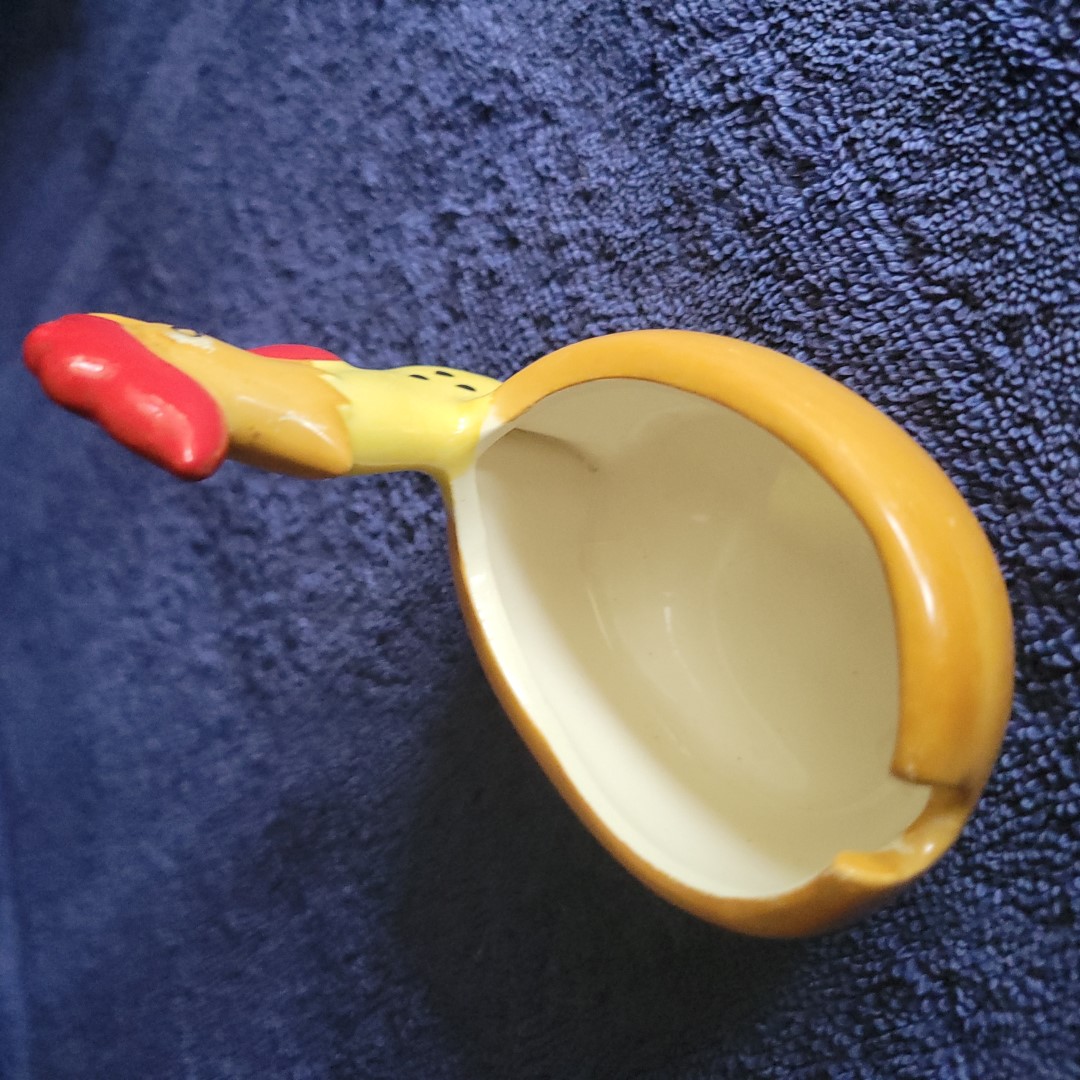 Top and rear view of Holt Howard Coq Rouge rooster ashtray.