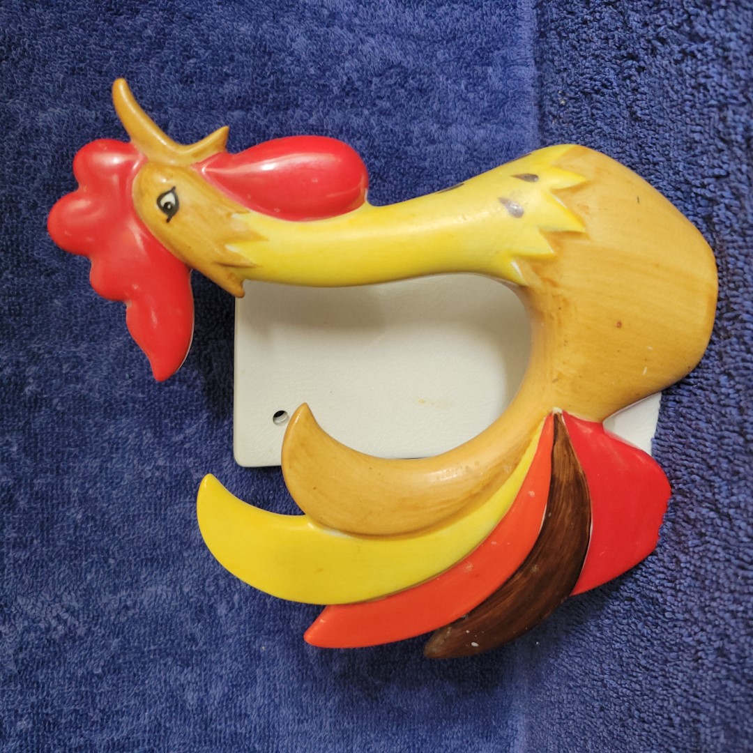 Front view of Holt Howard Coq Rouge rooster napkin holder.
