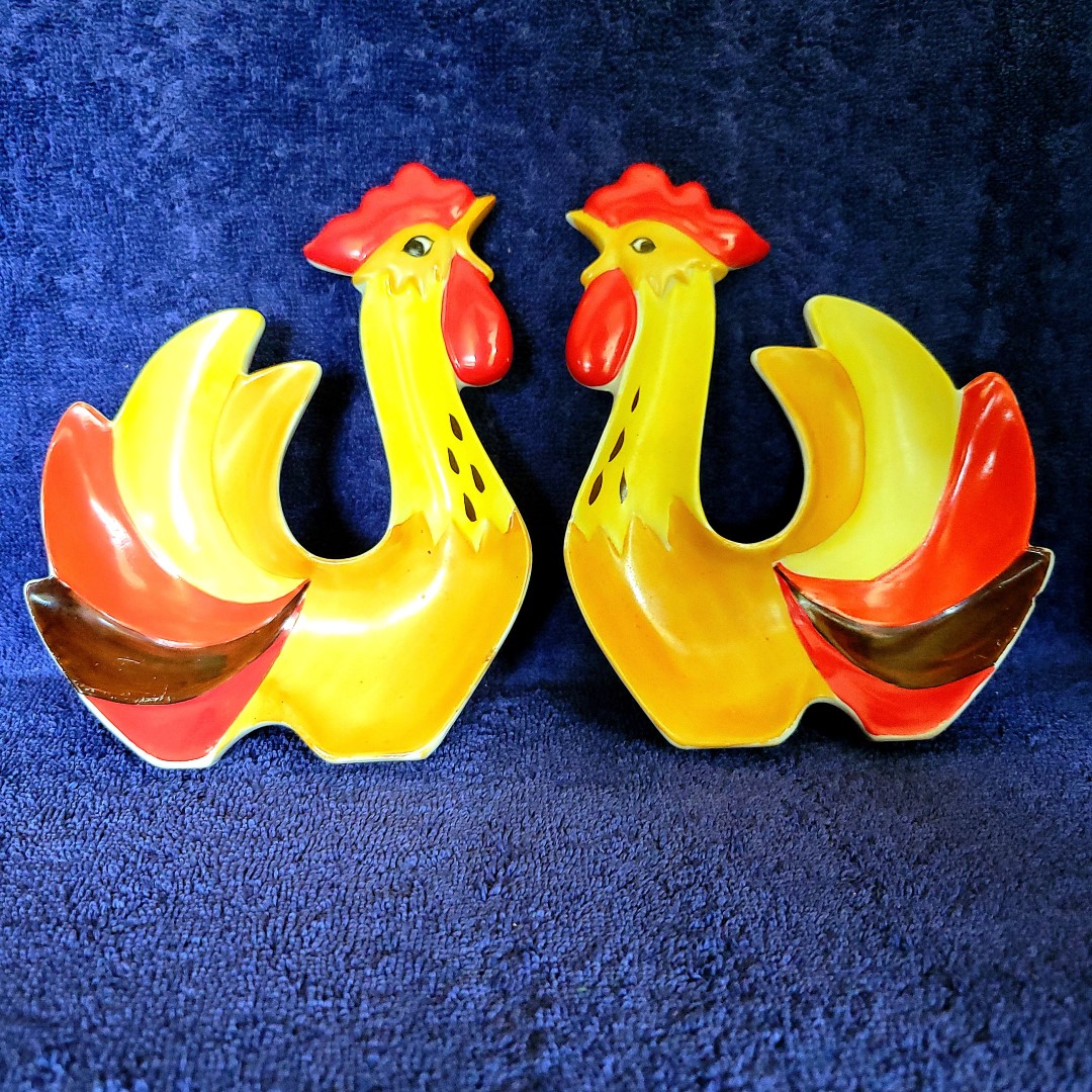 Large Holt Howard Coq Rouge rooster nut dish.