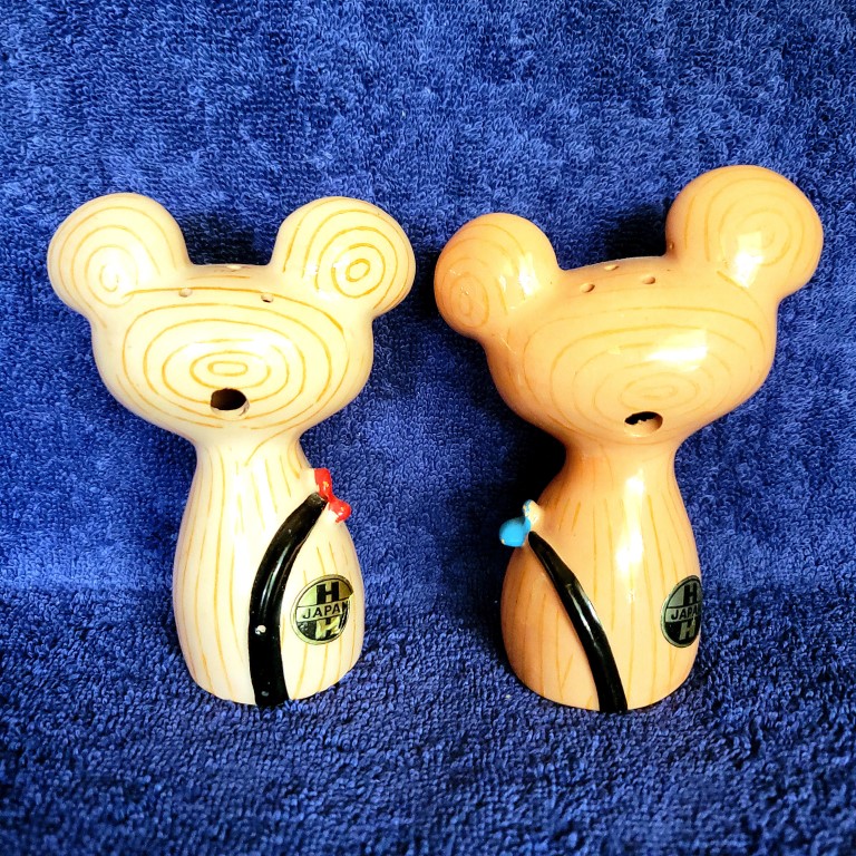 Rear view of Merry Mouse salt and pepper shakers.