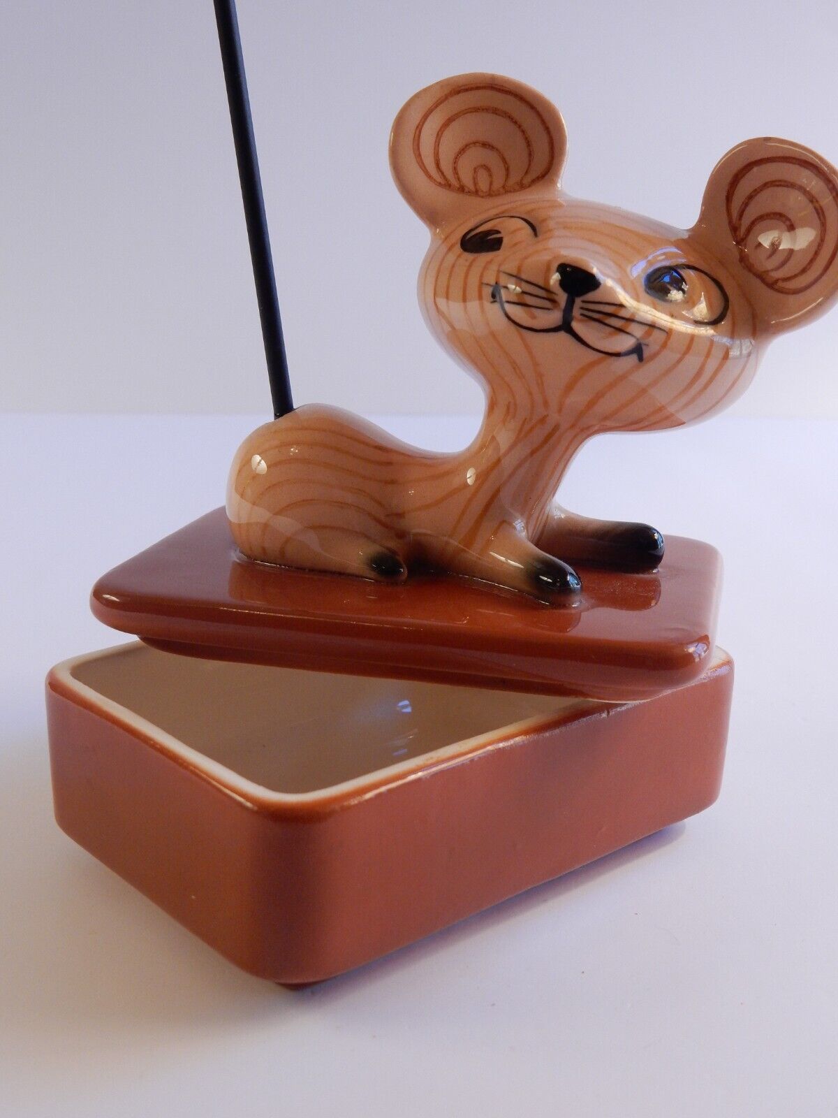Open Merry Mouse Spindle Set storage box.