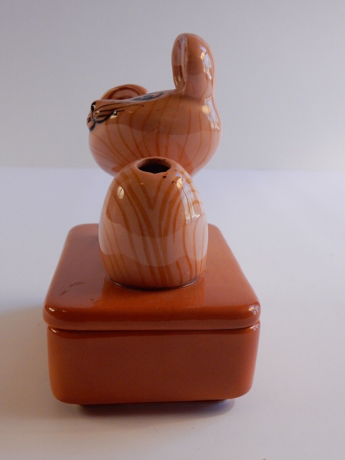 Rear view of Merry Mouse Desk Pen Pal showing pen opening.