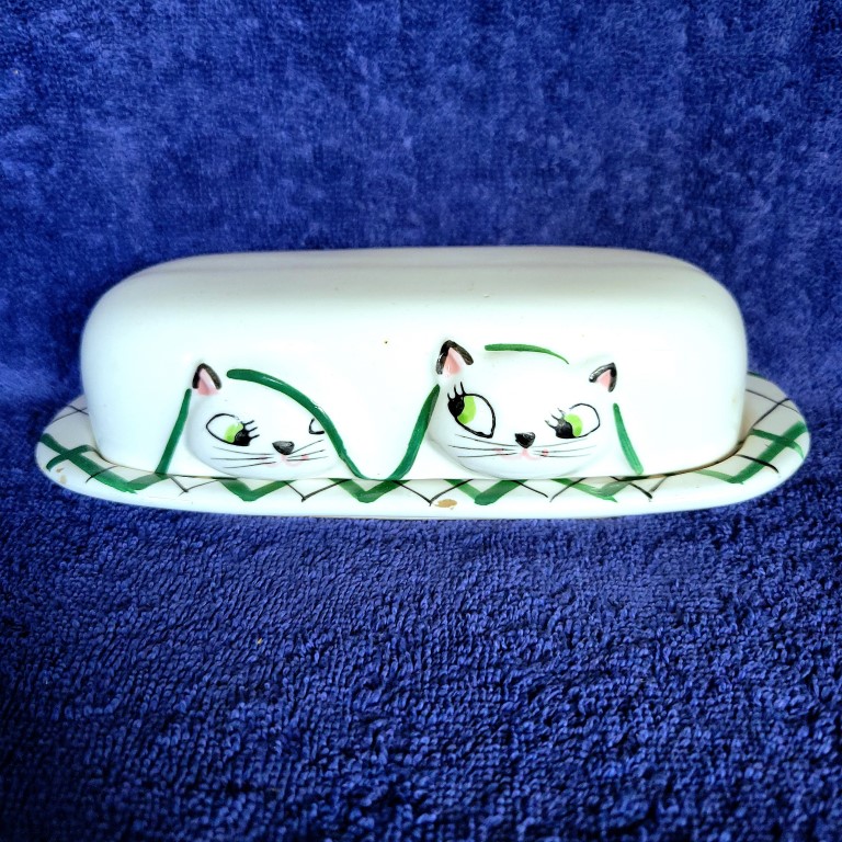 Front view of Holt-Howard Cozy Kittens butter dish.