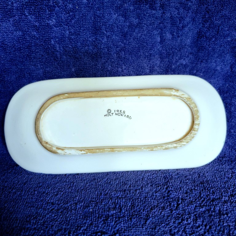 Underside of Cozy Kittens butter dish underplate marked 1958 Holt-Howard.