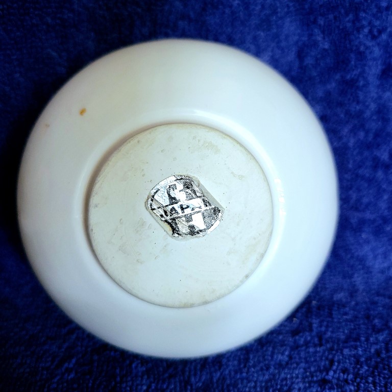 Underside of Cozy Kittens sugar bowl with Holt-Howard Japan foil label.
