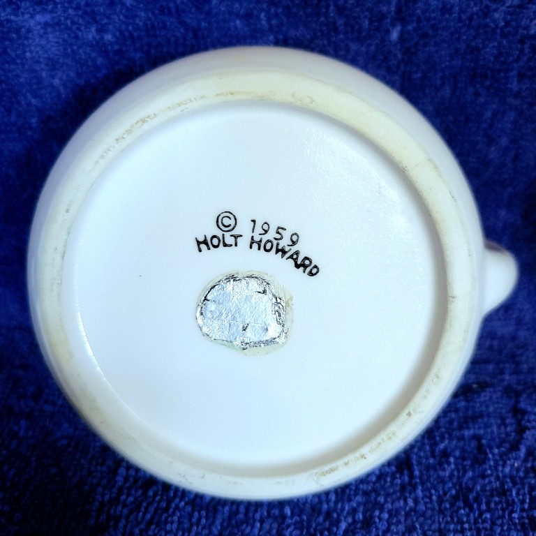 Underside of Cozy Kittens creamer marked 1959 Holt-Howard.