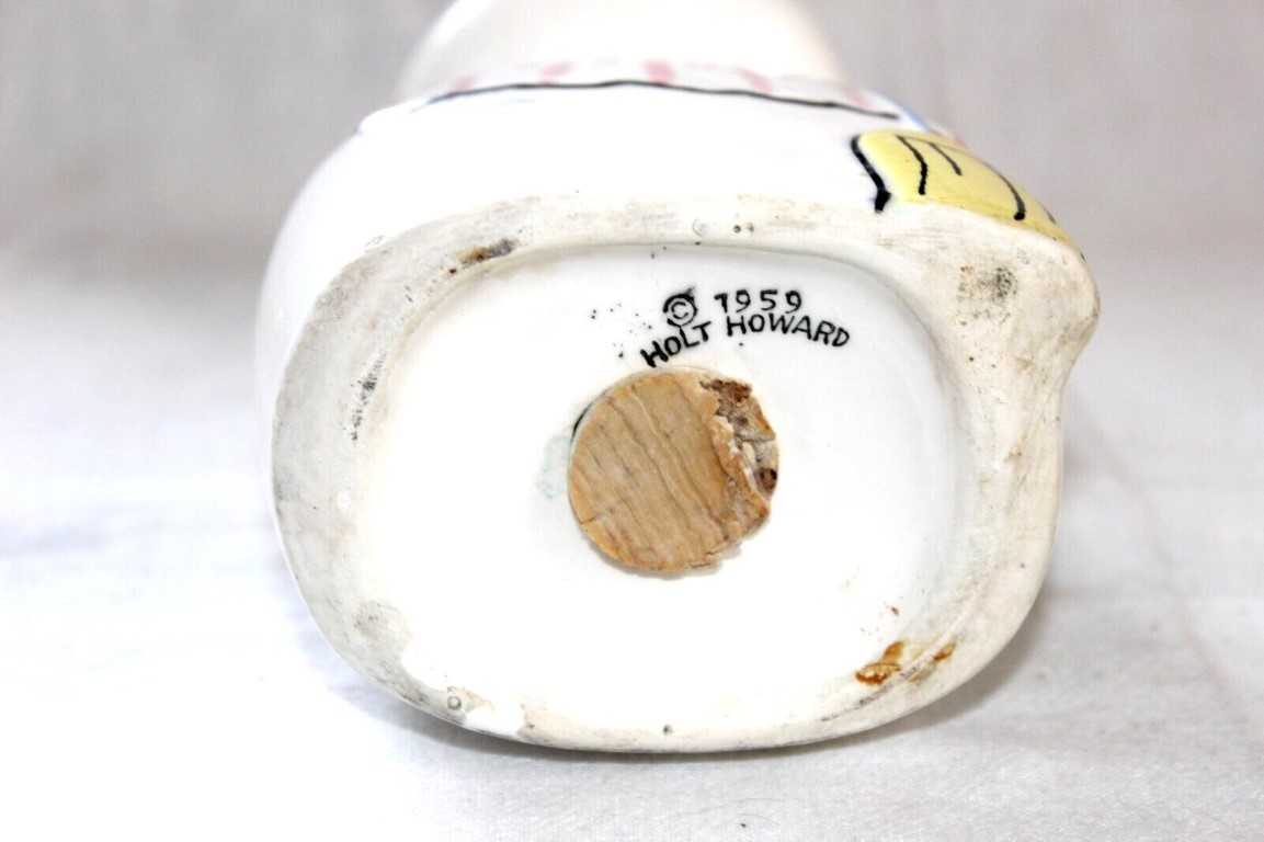 Underside of Cozy Kittens Powdered Cleanser shaker marked 1959 Holt-Howard with large cork plug.