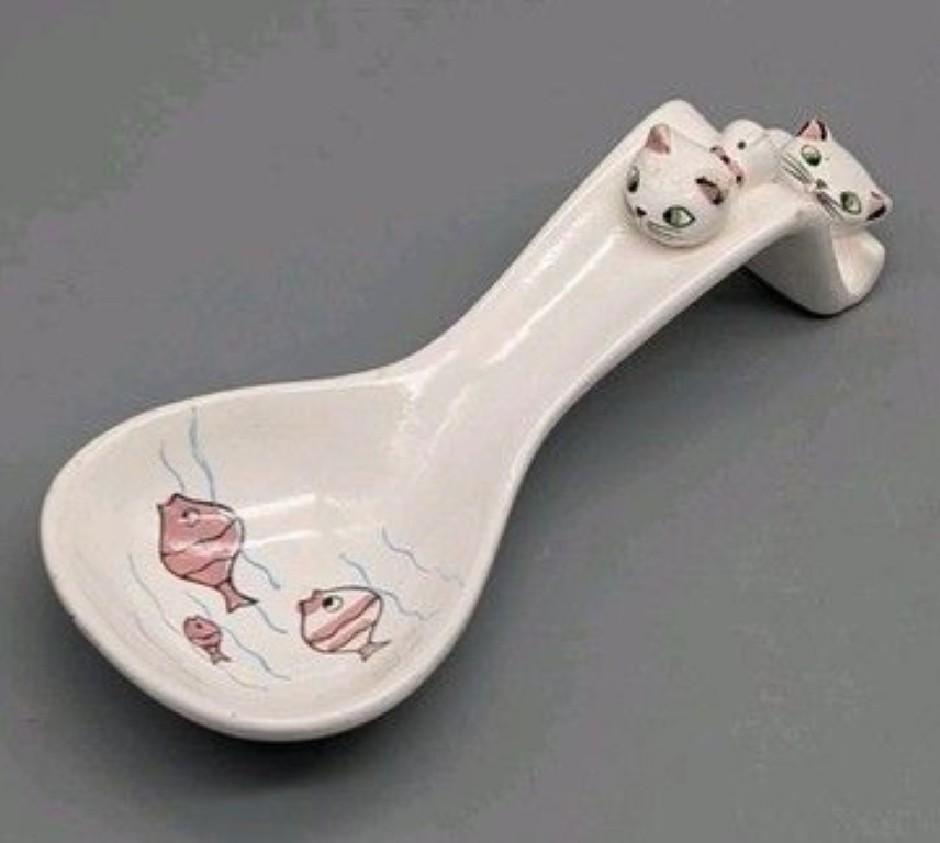 Holt-Howard Cozy Kittens spoon rest with fish design and kittens perched at handle.