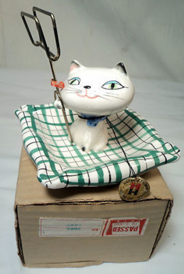 Front angle of Cozy Kittens ashtray with match holder and original paper label.
