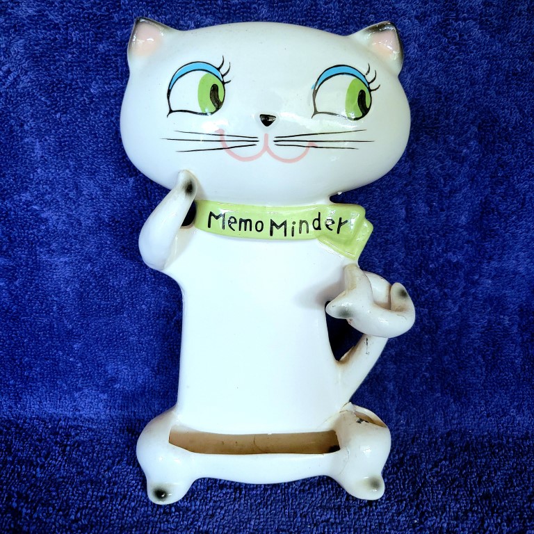 Front view of Holt-Howard Cozy Kittens Memo Minder wall organizer.