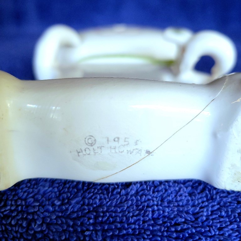 Close view of Holt-Howard mark on Cozy Kittens Memo Minder.