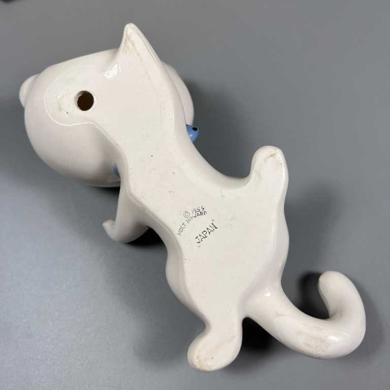 Rear view of Cozy Kittens Wall Caddy showing 1958 Holt-Howard Japan mark.