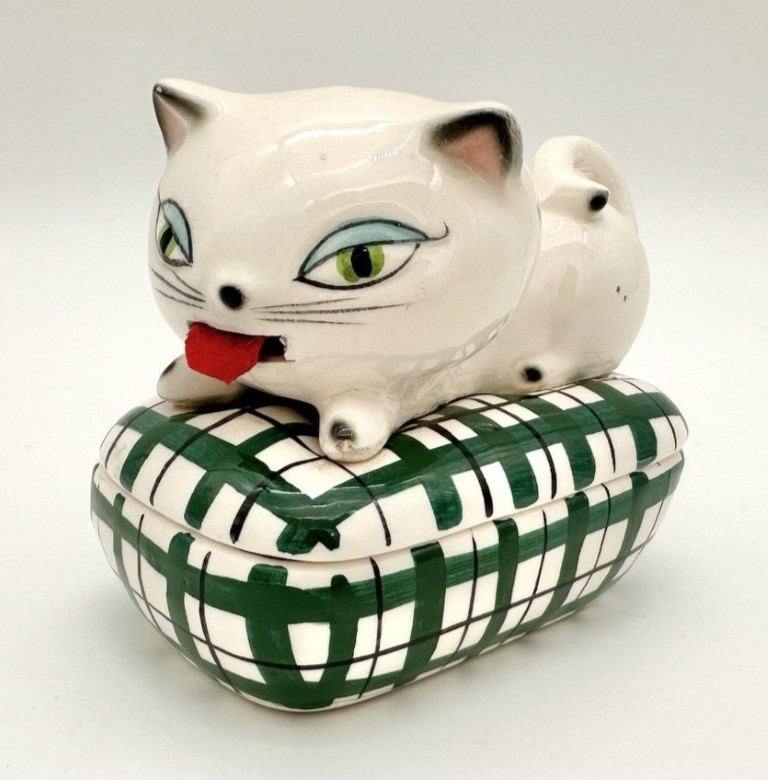 Holt-Howard Cozy Kittens Merry Measure sewing accessory with red felt tongue extended.