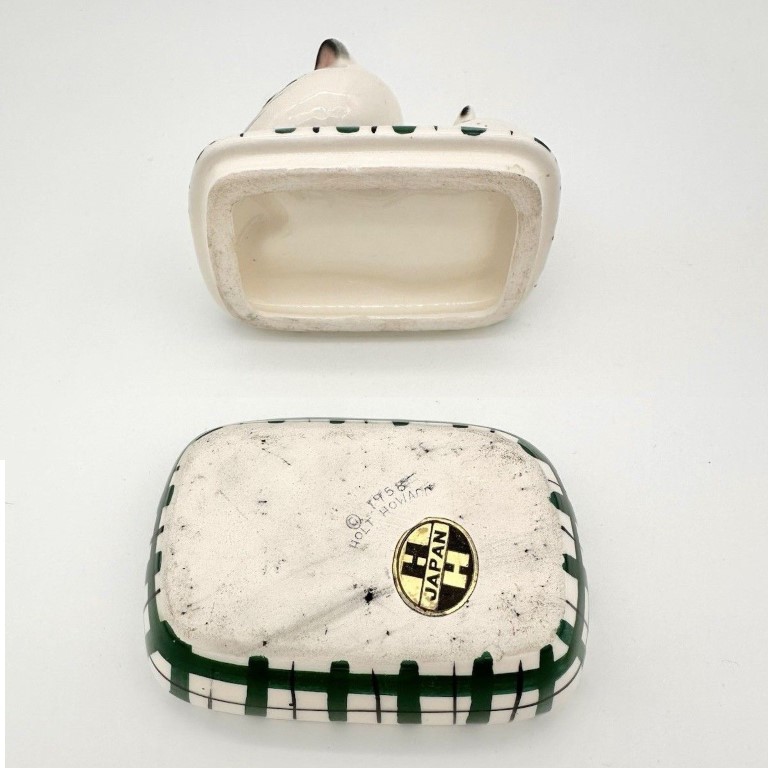 Underside of Cozy Kittens Merry Measure marked 1958 Holt-Howard with Japan foil label.