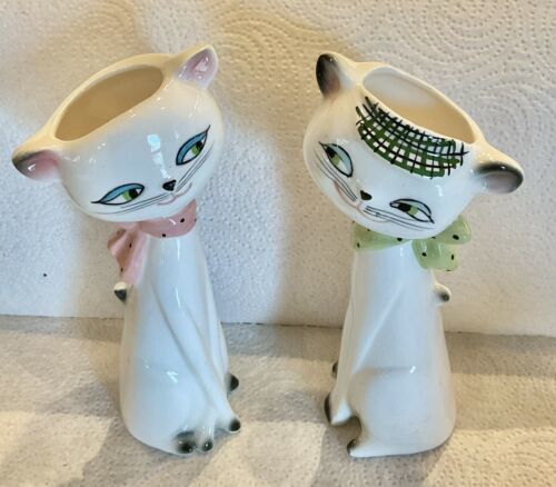 Pair of Holt-Howard Cozy Kittens bud vases, one with pink scarf and one with green plaid cap.