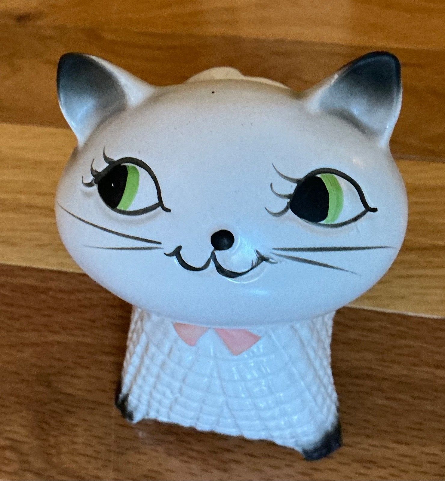 Front view of Cozy Kitten planter.