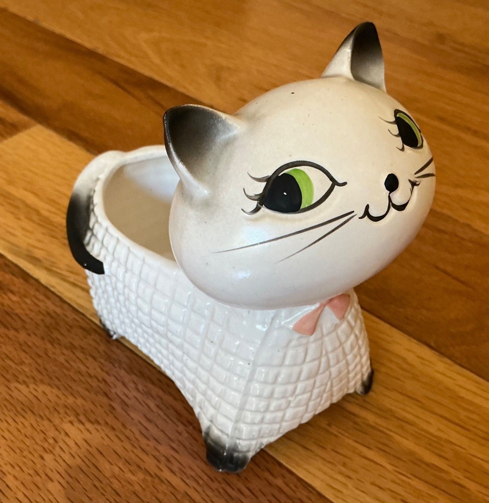 Three-quarter side view of Cozy Kitten planter.
