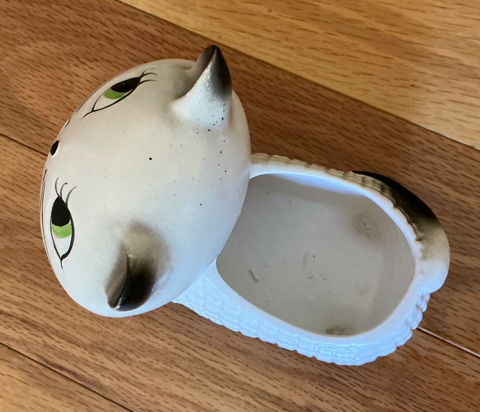 Top view into the Cozy Kitten planter.