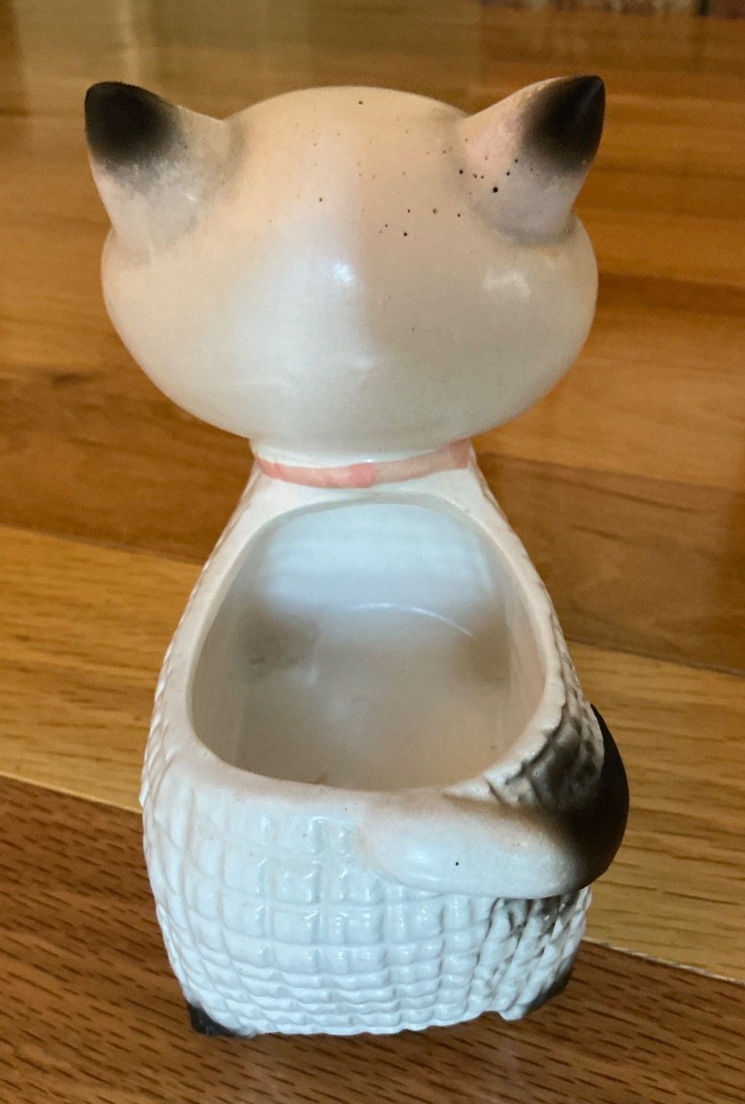 Rear view of Cozy Kitten planter.