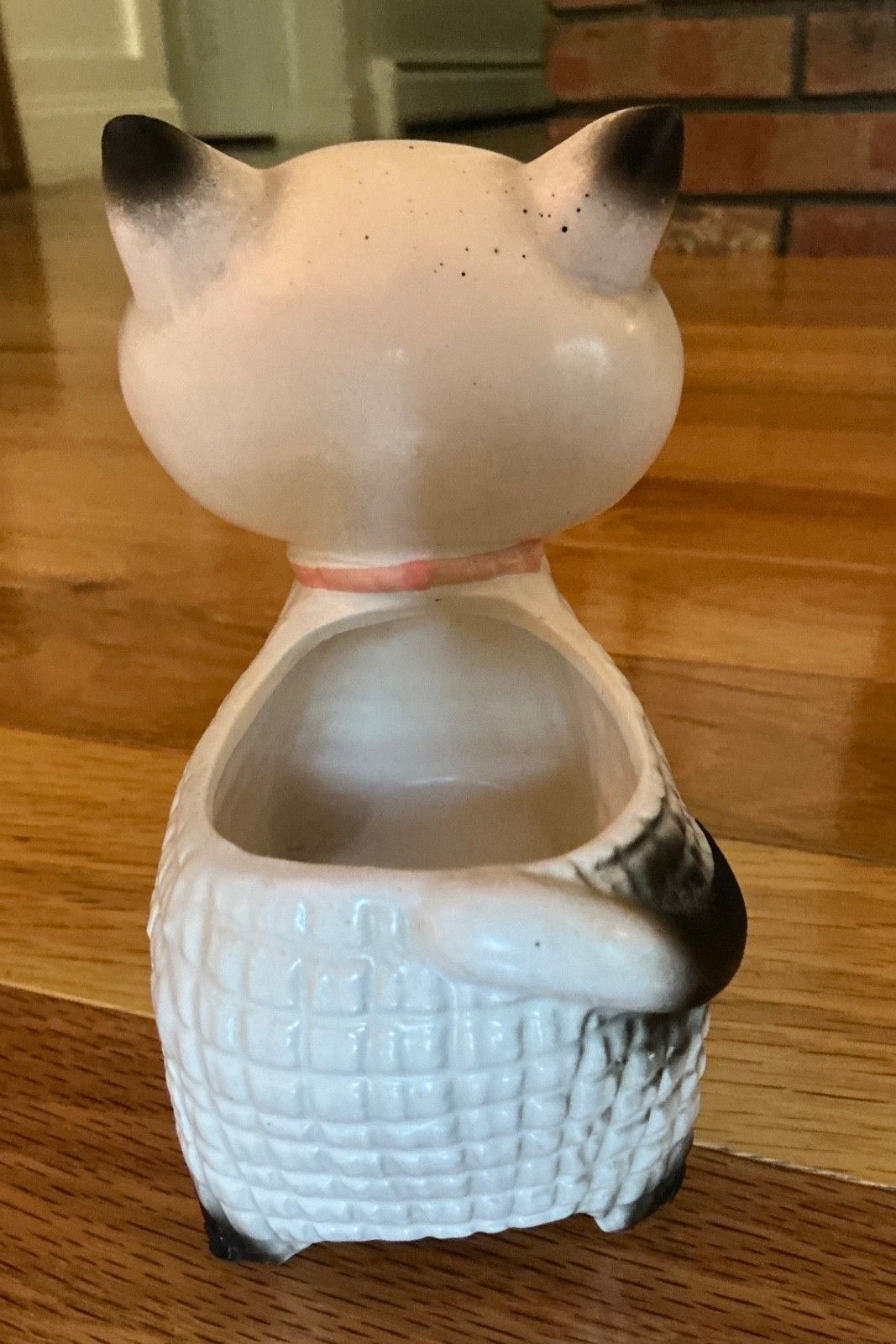 Rear three-quarter view of Cozy Kitten planter.
