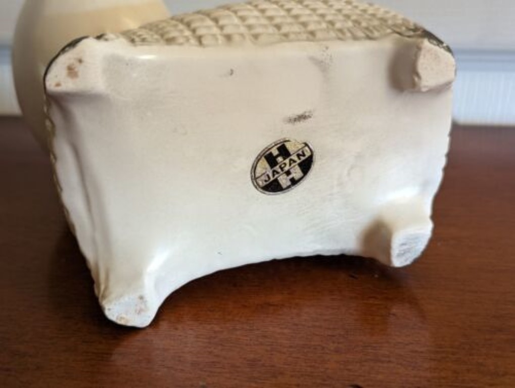 Underside of Cozy Kitten planter with Holt-Howard Japan foil label.