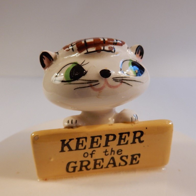 Close view of Cozy Kittens Keeper of the Grease lid decoration.