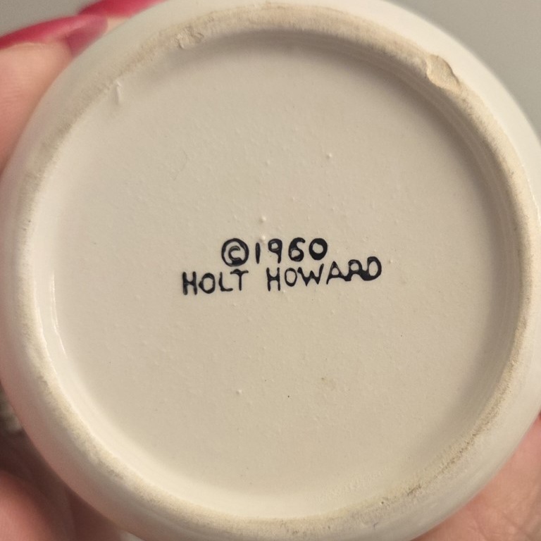 Underside of Cozy Kittens sugar bowl lid marked 1960 Holt-Howard.