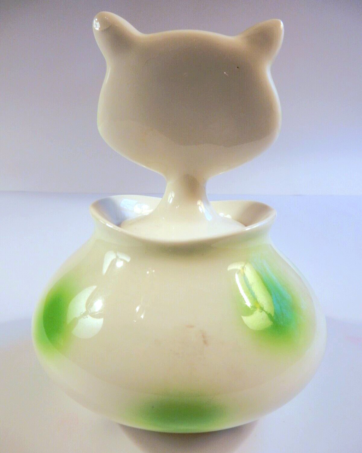 Rear view of Cozy Kittens Ketchup condiment jar.