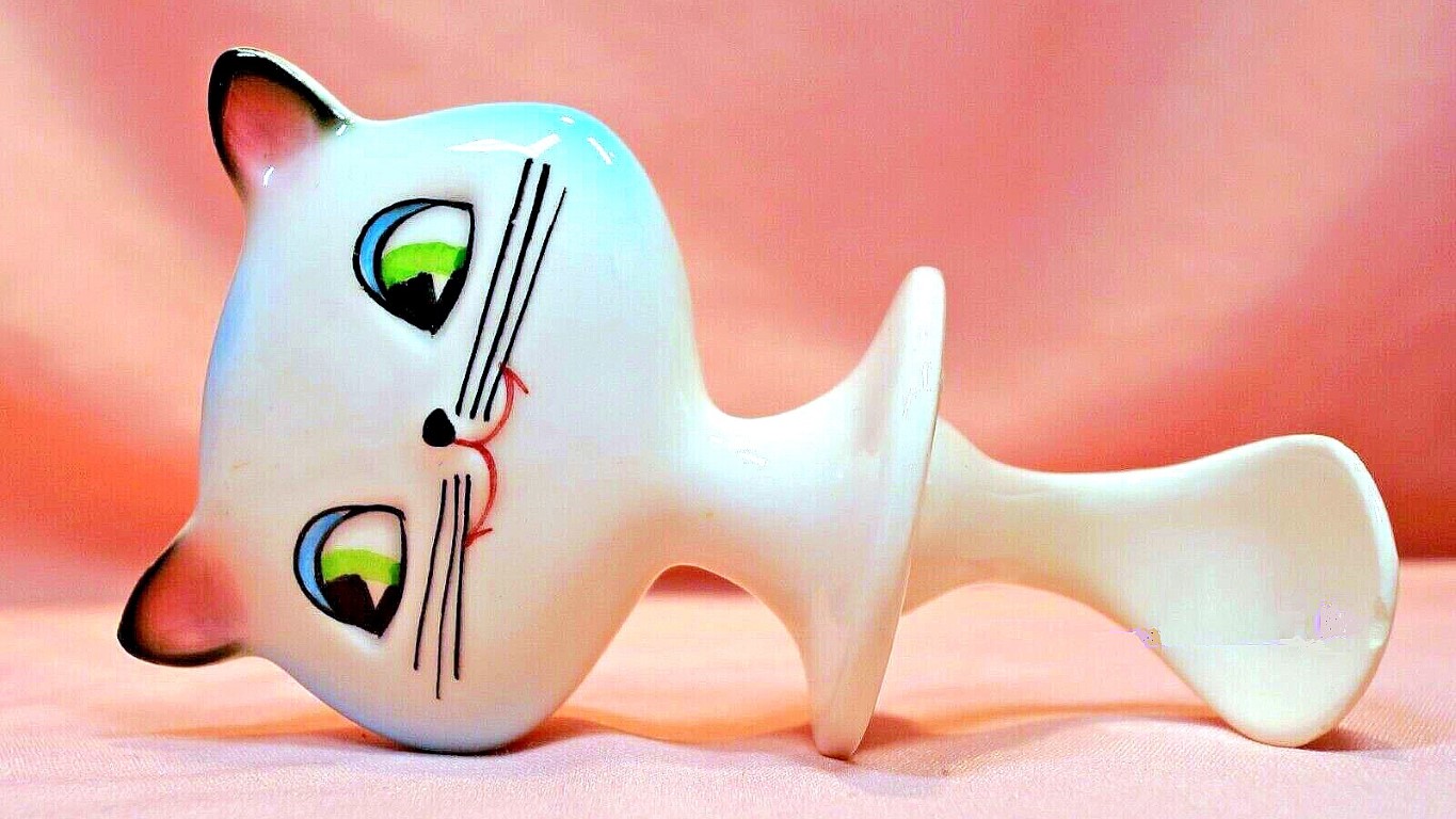 Cozy Kittens Instant Coffee kitten-headed scoop lid.