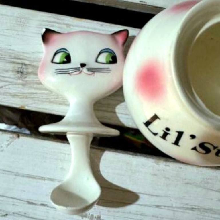 Cozy Kittens Lil' Sugar jar with kitten-headed scoop lid removed.