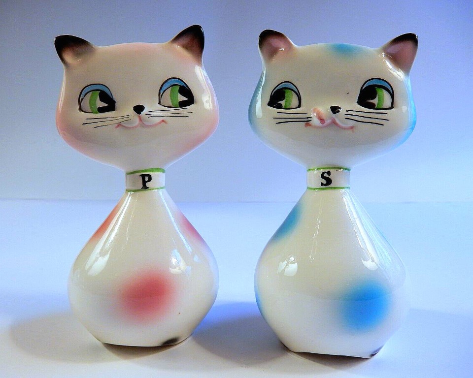 Holt-Howard Cozy Kittens later salt and pepper shaker set with pink and blue airbrushed accents.