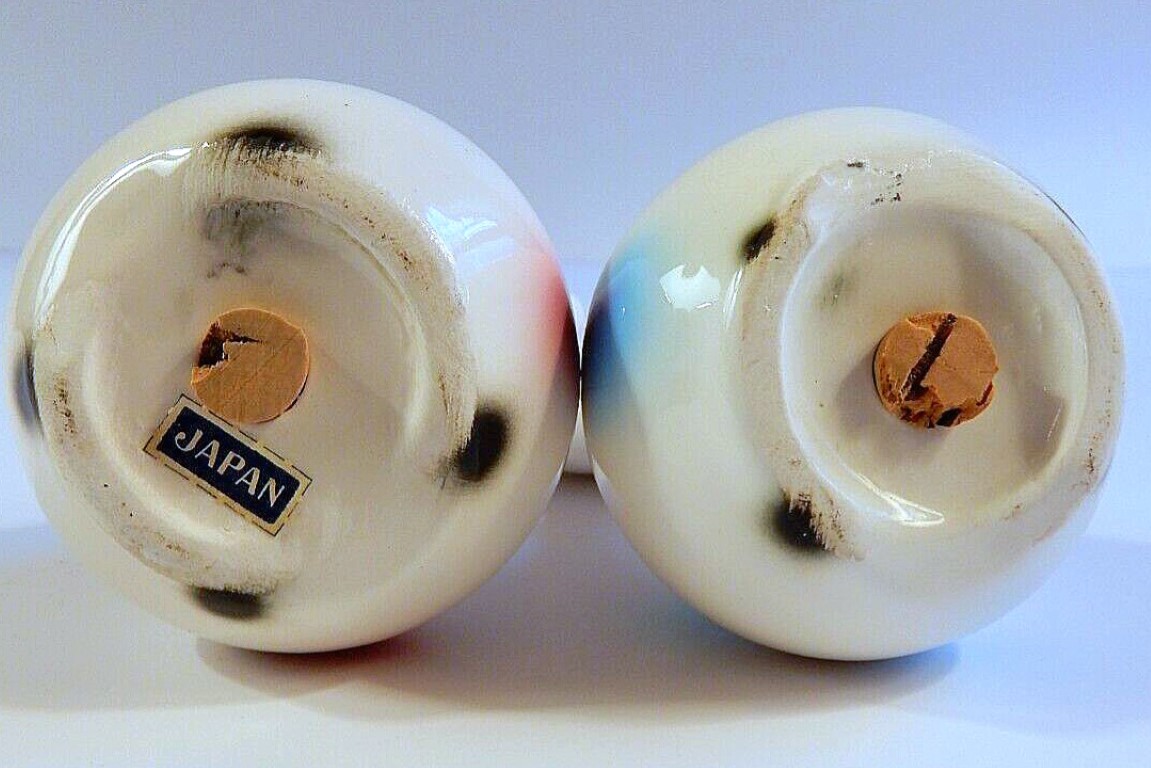 Undersides of later Cozy Kittens salt and pepper shakers with corks and Japan label.