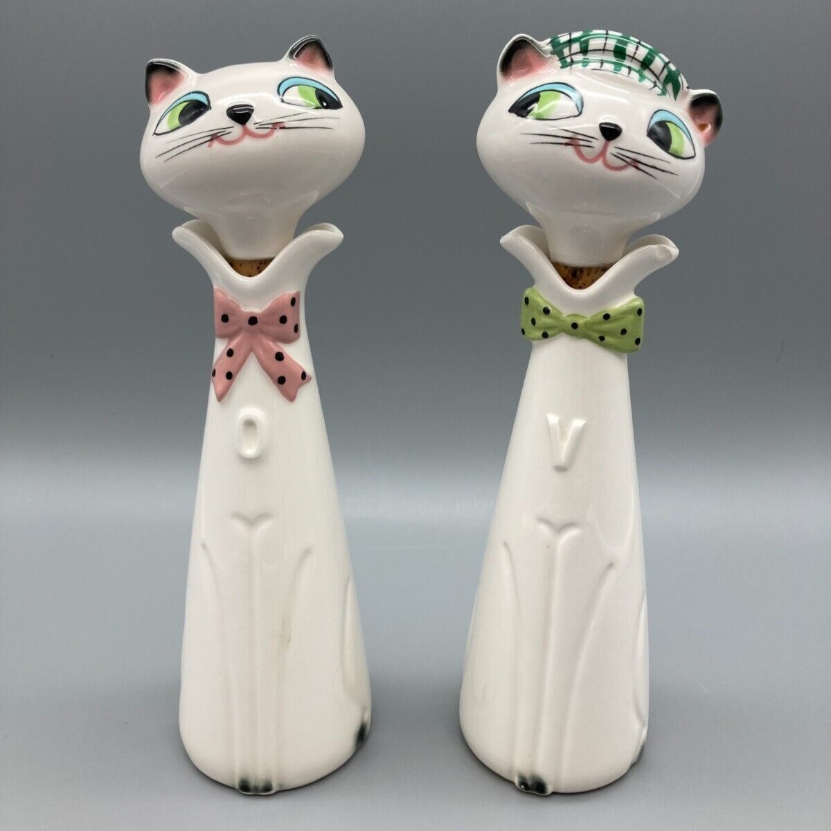 Holt-Howard Cozy Kittens Meow Oil and Vinegar cruets, front view.