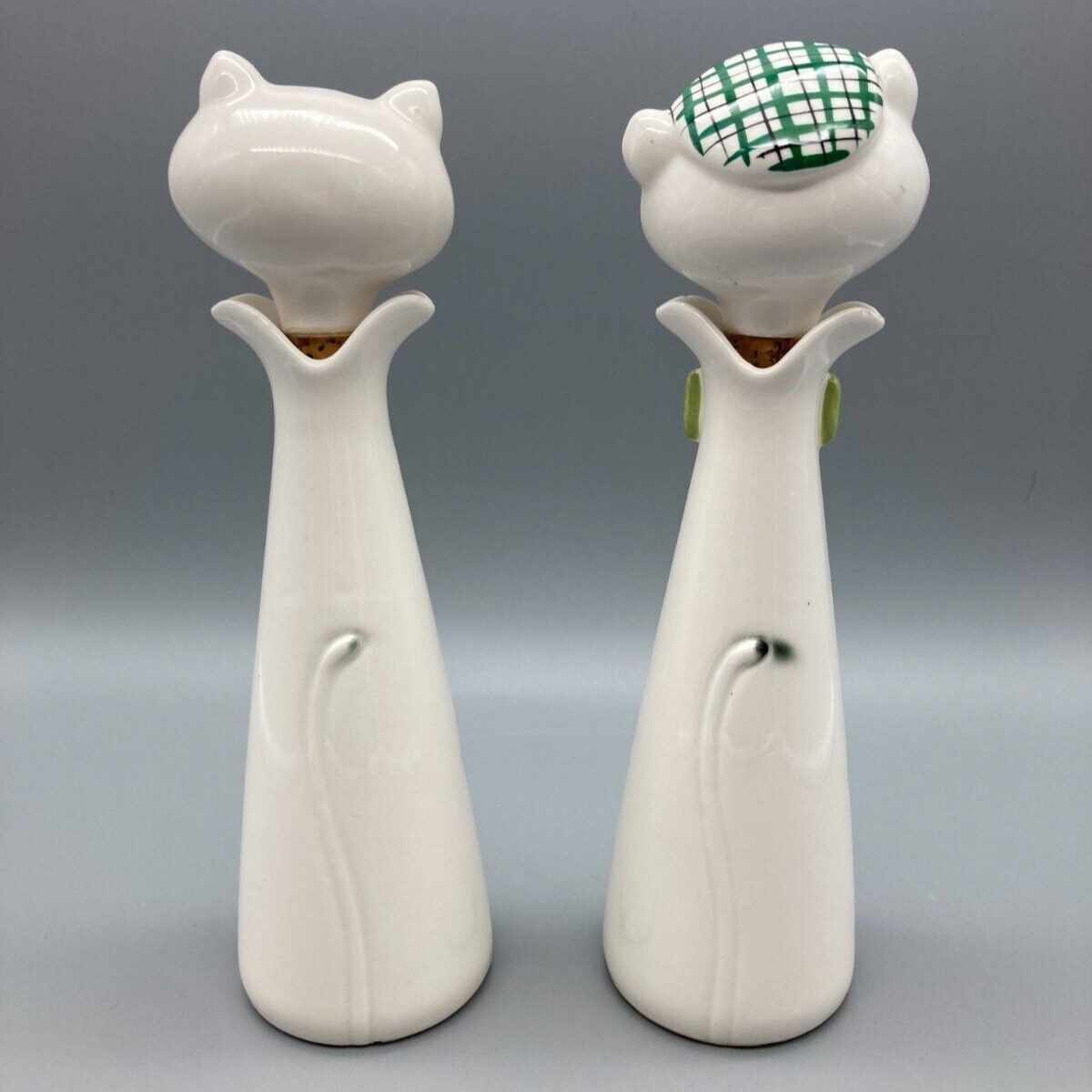 Rear view of Cozy Kittens Meow Oil and Vinegar cruets.