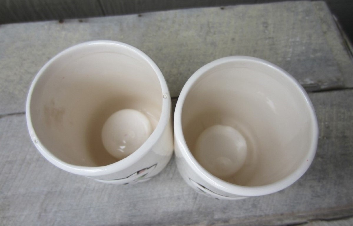 Interior view of Cozy Kittens Meow Cups.